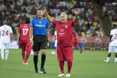 Rio de Janeiro, Rio de Janeiro, Brezilya - 27 Aralık 2023. Maracan Stadyumu 'nda Salgueiro Samba Okulu' nun bir gösterisiyle All-star maçı..       