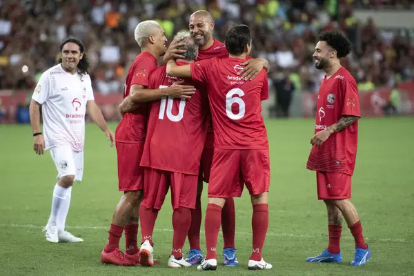 Rio de Janeiro, Rio de Janeiro, Brezilya - 27 Aralık 2023. Maracan Stadyumu 'nda Salgueiro Samba Okulu' nun bir gösterisiyle All-star maçı..       