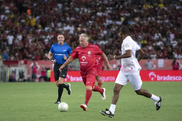 Rio de Janeiro, Rio de Janeiro, Brezilya - 27 Aralık 2023. Maracan Stadyumu 'nda Salgueiro Samba Okulu' nun bir gösterisiyle All-star maçı..       