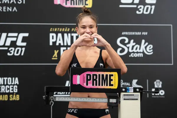 stock image Rio de Janeiro (RJ), 03/05/2024 - UFC301: PESAGEM OFICIAL - Fighter Karolina Kowalkiewicz at the official weigh-in for UFC 301 - PANTOJA x ERCEG at the Windsor Marapendi hotel.