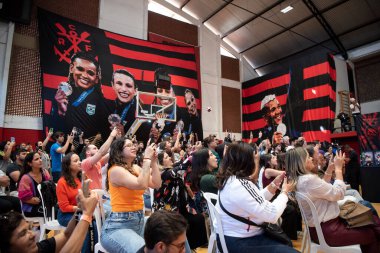 Rio de Janeiro, Rio de Janeiro, Brezilya - 14 Ağustos 2024. Flamengo sporcularına olimpiyat hediyesi.        