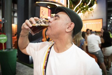 Rio de Janeiro, Rio de Janeiro, Brezilya - 13 Ekim 2024. Dela Biere Dünya Kupası 2024, Pier Maua 'daki en büyük bira festivali..          