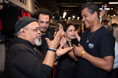 Rio de Janeiro, Rio de Janeiro, Brezilya - 07 Kasım 2024. Şarkıcı Jorge Aragao 'nun yeni Flamengo tişörtünün tanıtımı.       