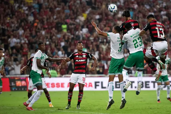 Rio de Janeiro, Rio de Janeiro, Brezilya - 16 Nisan 2025. Flamengo x Juventude Brezilya Şampiyonası için Maracana Stadyumu 'nda.                     