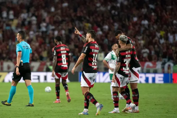 Rio de Janeiro, Rio de Janeiro, Brezilya - 16 Nisan 2025. Flamengo x Juventude Brezilya Şampiyonası için Maracana Stadyumu 'nda.                     