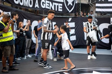 Rio de Janeiro, Rio de Janeiro, Brezilya - 02 Mayıs 2025. FIFA Dünya Kulüpler Kupası Turu - Botafogo oyuncularıyla Travessa Bastos topluluğunda.                      