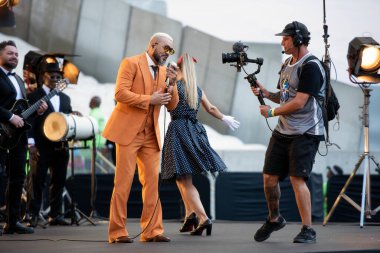 Rio de Janeiro, Rio de Janeiro, Brezilya - 27 Nisan 2025. Şarkıcı Belo TV Globo 'nun 60. yıldönümünde performans sergiledi. Flamengo x Corinthians Maracana Stadyumunda.            