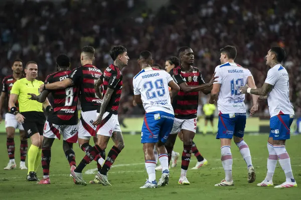 Rio de Janeiro, Rio de Janeiro, Brezilya - Haziran 01, 2025. Brezilya Şampiyonası için Maracana Stadyumu 'nda Flamengo x Fortaleza.                 
