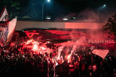 Rio de Janeiro, Rio de Janeiro, Brezilya - 11 Haziran 2025. AeroFla, 2025 FIFA Dünya Kulüpler Kupası için kulüp otobüsünün Galeao Havalimanı 'na gelişi üzerine Flamengo taraftarlarının seferberliği.           
