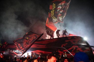 Rio de Janeiro, Rio de Janeiro, Brezilya - 11 Haziran 2025. AeroFla, 2025 FIFA Dünya Kulüpler Kupası için kulüp otobüsünün Galeao Havalimanı 'na gelişi üzerine Flamengo taraftarlarının seferberliği.           