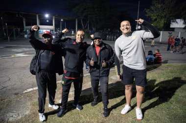 Rio de Janeiro, Rio de Janeiro, Brezilya - 11 Haziran 2025. AeroFla, 2025 FIFA Dünya Kulüpler Kupası için kulüp otobüsünün Galeao Havalimanı 'na gelişi üzerine Flamengo taraftarlarının seferberliği.           