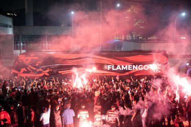 Rio de Janeiro, Rio de Janeiro, Brezilya - 11 Haziran 2025. AeroFla, 2025 FIFA Dünya Kulüpler Kupası için kulüp otobüsünün Galeao Havalimanı 'na gelişi üzerine Flamengo taraftarlarının seferberliği.           