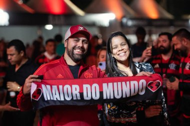 Rio de Janeiro, Rio de Janeiro, Brezilya - 24 Haziran 2025. Flamengo taraftarlarıyla Copacabana sahilinde FIFA Dünya Kupası 2025 Fan Zone.                  