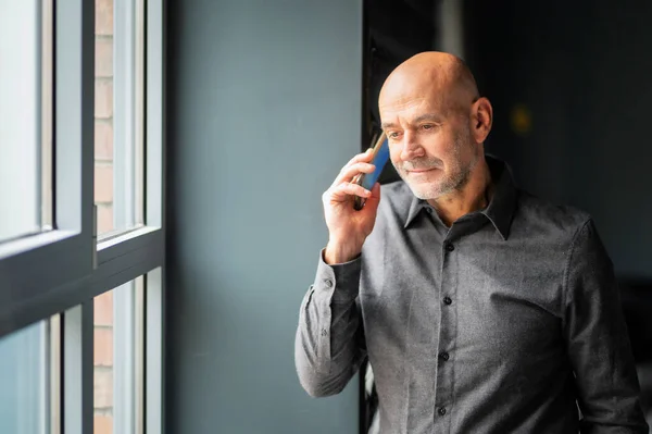 Portrait Middle Aged Businessman Wearing Casual Clothes Having Call While — Stock Photo, Image