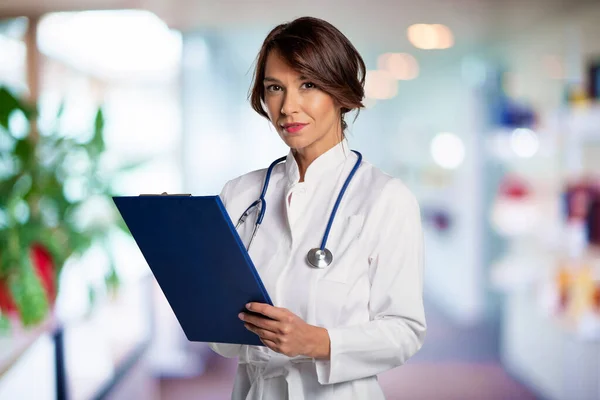 Mid Aged Female Doctor Wearing White Lab Coat While Standing — Stock Photo, Image