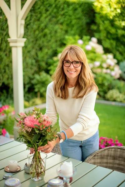 Shot Attractive Middle Aged Woman Standing Balcony Home While Arranging — Stock Photo, Image