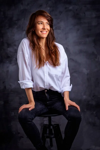 Studio Portrait Attractive Woman Wearing White Shirt Laughing While Sitting — Stock Photo, Image