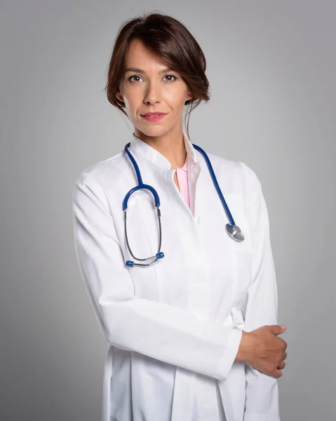 Captura Estudio Atractiva Doctora Mirando Cámara — Foto de Stock