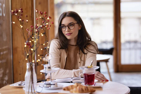 Beautiful Brunette Haired Woman Relaxing Cafe Daydreaming Attractive Female Wearing — Stock Photo, Image