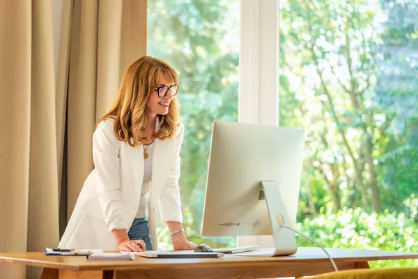 Mid Aged Businesswoman Standing Desk Using Computer Professional Woman Having — Stock Photo, Image