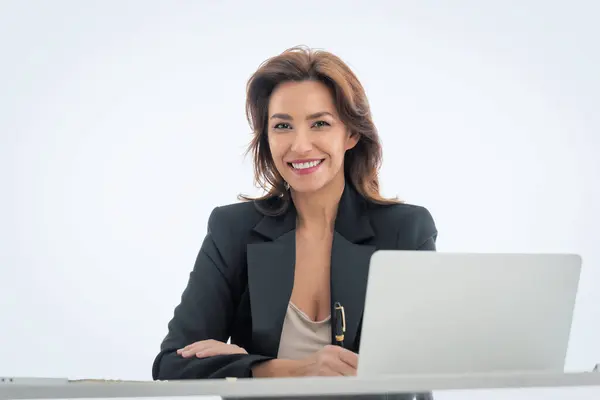 Mid Age Businesswoman Sitting Desk Isolated Background — Zdjęcie stockowe