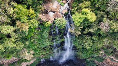 Sagpulon Şelalesi Kireç Taşı Kayalıkları, Misamis Oriental, Filipinler