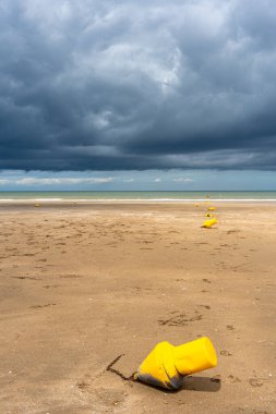 Villers sur Mer, Fransa - 16 Haziran 2024: Plage d 'Ornan' da gelgit