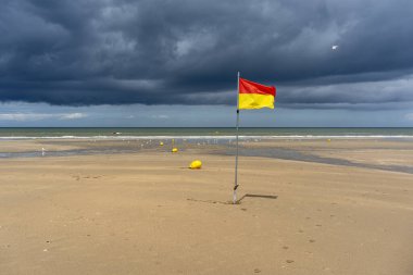 Villers sur Mer, Fransa - 16 Haziran 2024: Plage d 'Ornan' da gelgit