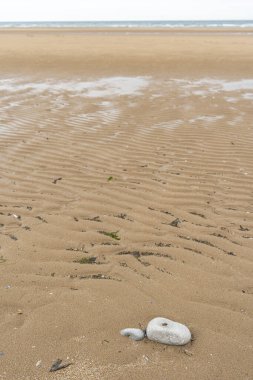 Omaha Sahili manzarası, Müttefikler tarafından 6 Haziran 1944 'te Normandiya çıkartmasının gerçekleştiği beş sahilden birine verilen kod adı gösteriyor.