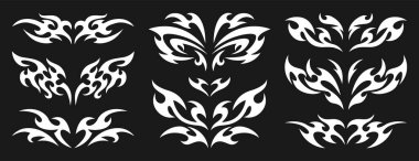 Neo kabilesi y2k dövme seti. Neotribal ayırıcı, simetrik soyut şekiller veya siber silikizm elementleri. Beyaz Kelt gotik vücut süsleri. Emo, kanatları ve şeytani kalpleri olan kelebeğin çıkartmalarını stilize etti.