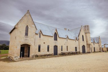 PONTVILLE, AUSTRALYA - 15 EYLÜL: 15 Eylül 2022 tarihinde Pontville, Tazmanya, Avustralya 'da cin ve viski üreten ikonik antik Lark Damıtımevi