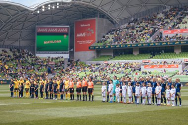 MELBOURNE, AUSTRALIA - 12 Kasım 2022 tarihinde Avustralya 'nın Melbourne kentinde oynanan AAMI Park' ta oynanan dostluk maçından önce İsveç ve Avustralya takımları