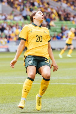 Avustralya 'dan Sam Kerr 12 Kasım 2022' de Melbourne, Avustralya 'da oynanan AAMI Park' ta oynanan dostluk maçında İsveç 'e karşı oynarken tepki gösterdi.