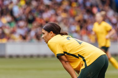 12 Kasım 2022 'de Avustralya' nın Melbourne kentinde oynanan AAMI Park 'ta oynanan dostluk maçında Avustralyalı Sam Kerr' e karşı oynadığı maçta