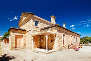 Beechworth, Avustralya - 30 Aralık 2021: Victoria, Avustralya 'da sıcak bir yaz gününde Beechworth şehir merkezi