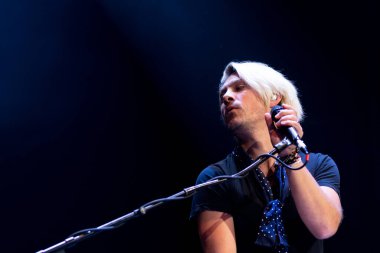 MELBOURNE, AUSTRALIA - 16 Kasım 2022 'de Melbourne, Avustralya' da düzenlenen Kırmızı Yeşil Mavi Turne kapsamında Hanson Bandosu 'ndan Taylor Hanson bir konser verdi.