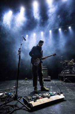 MELBOURNE, AUSTRALIA - 30 Kasım 2022 'de Avustralya' nın Melbourne kentinde düzenlenen The Forum Theatre 'da Andy Bell ve Ride 30.