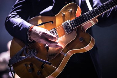 MELBOURNE, AUSTRALIA - 30 Kasım 2022 'de Avustralya' nın Melbourne kentinde düzenlenen The Forum Theatre 'da Mark Gardner ve Ride 30.