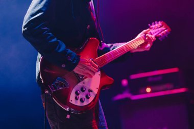 MELBOURNE, AUSTRALIA - 30 Kasım 2022 'de Avustralya' nın Melbourne kentinde düzenlenen The Forum Theatre 'da Andy Bell ve Ride 30.