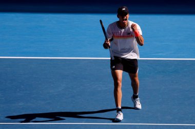 MELBOURNE, AUSTRALIA - JANUARY 23: Ben Shelton of USA plays J.J. Wolf of USA in the 4th round on day 8 of the 2023 Australian Open at Melbourne Park on January 23, 2023 in Melbourne, Australia.