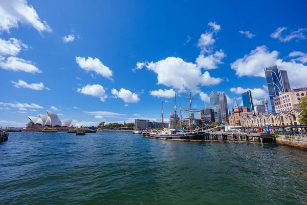 澳大利亚悉尼 2023年3月4日 澳大利亚悉尼一个温暖的秋日 坎贝尔湾及其周边港口 — 图库照片