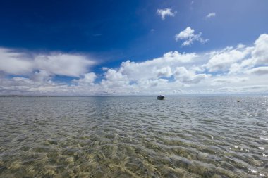 Melbourne, Victoria, Avustralya 'daki Mornington Yarımadası' nda güneşli bir sonbahar gününde Tyrone Sahil Koruma Alanı 'ndaki Port Phillip Körfezi' nden görüntüler
