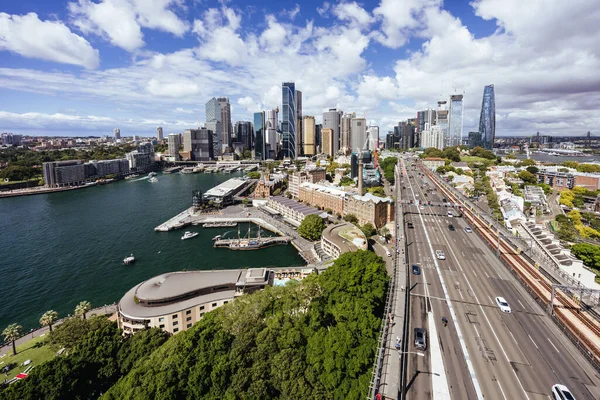 澳大利亚悉尼 2023年3月4日 生物多样性公约 及其周边港口 包括澳大利亚悉尼一个晴朗的秋日的圆形码头和岩石 — 图库照片