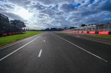 MELBOURNE, AUSTRALYA - 29 Mart 2023 Avustralya Formula 1 Grand Prix pistinde yarış öncesi atmosferi