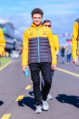 MELBOURNE, AUSTRALYA - 29 Mart: Büyük Britanya 'dan Lando Norris 29 Mart 2023 Avustralya Formula 1 Grand Prix' inden önce pisti teftiş ediyor