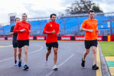 MELBOURNE, AUSTRALYA - 29 Mart 2023 Avustralya Formula 1 Grand Prix 'inden önce İspanya' dan Carlos Sainz