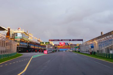 MELBOURNE, AUSTRALYA - 29 Mart 2023 Avustralya Formula 1 Grand Prix pistinde yarış öncesi atmosferi