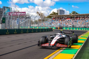 MELBOURNE, AUSTRALIA - 31 Mart: Nico Hulkenberg, Avustralya 'nın Melbourne kentindeki Albert Park' ta düzenlenen 2023 Avustralya Grand Prix 'sinde Haas F1 VF-23 Ferrari' yi kullanıyor.