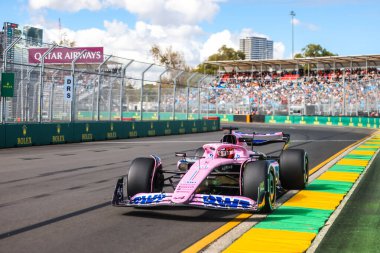 MELBOURNE, AUSTRALIA - 31 Mart: Fransa 'dan Esteban Ocon, Avustralya' nın Melbourne kentindeki Albert Park 'taki 2023 Avustralya Grand Prix' sinde Alp A523 Renault 'yu sürüyor.