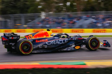 MELBOURNE, AUSTRALIA - 31 Mart: Meksikalı Sergio Perez, Avustralya 'nın Melbourne kentindeki Albert Park' ta düzenlenen 2023 Avustralya Grand Prix 'sinde Kahin Red Bull Racing RB19' u sürüyor.